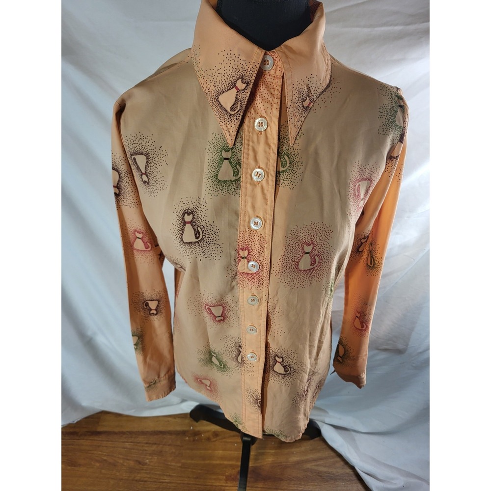 Vintage 1970s Dagger Collar Peach Cat All Over Novelty Print Size M